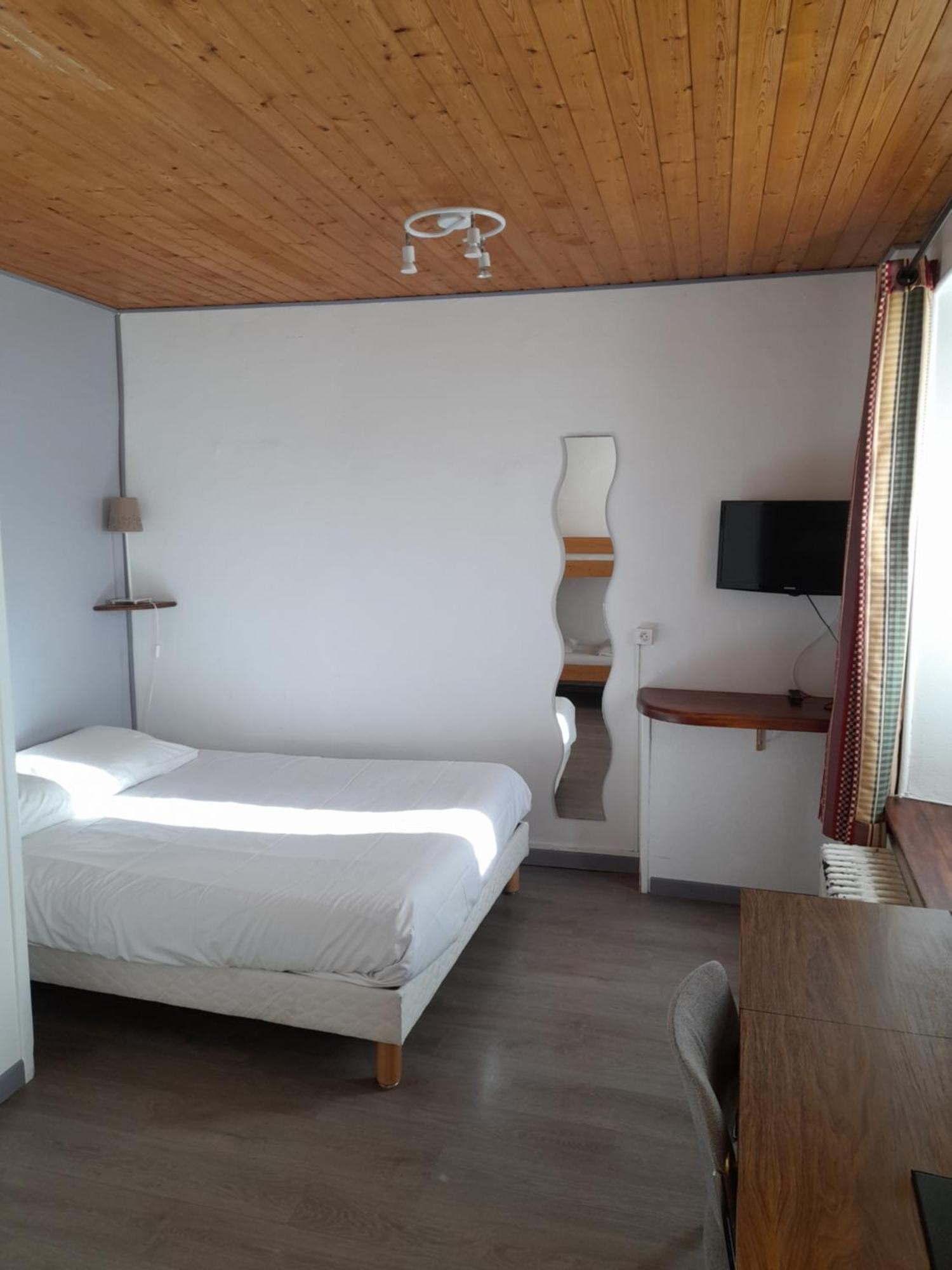 Hotel Du Centre Вилар-де-Лан Екстериор снимка